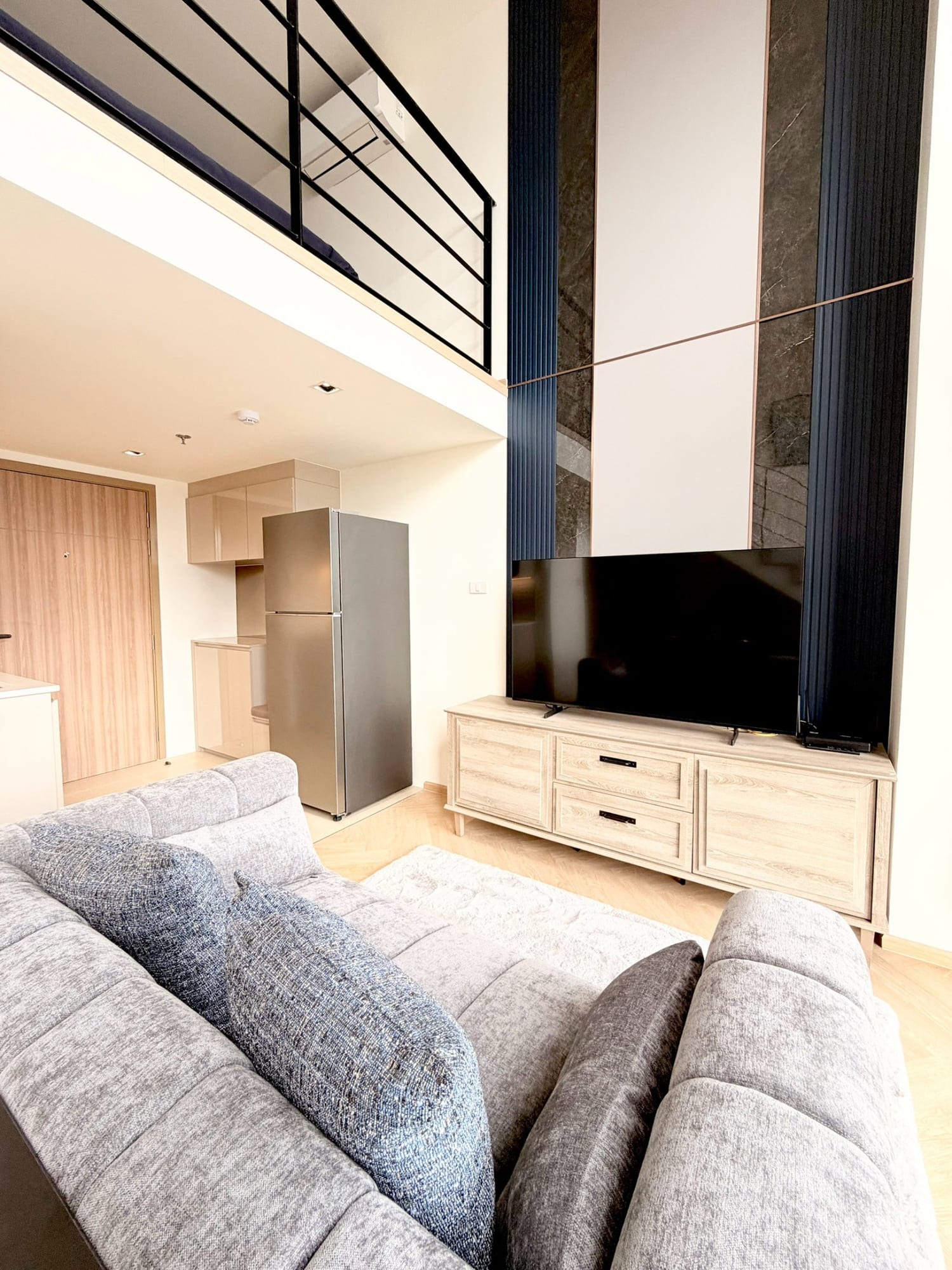 Charming 1-Bed Condo on Charoennakhon, 43 sqm - Available Now 24