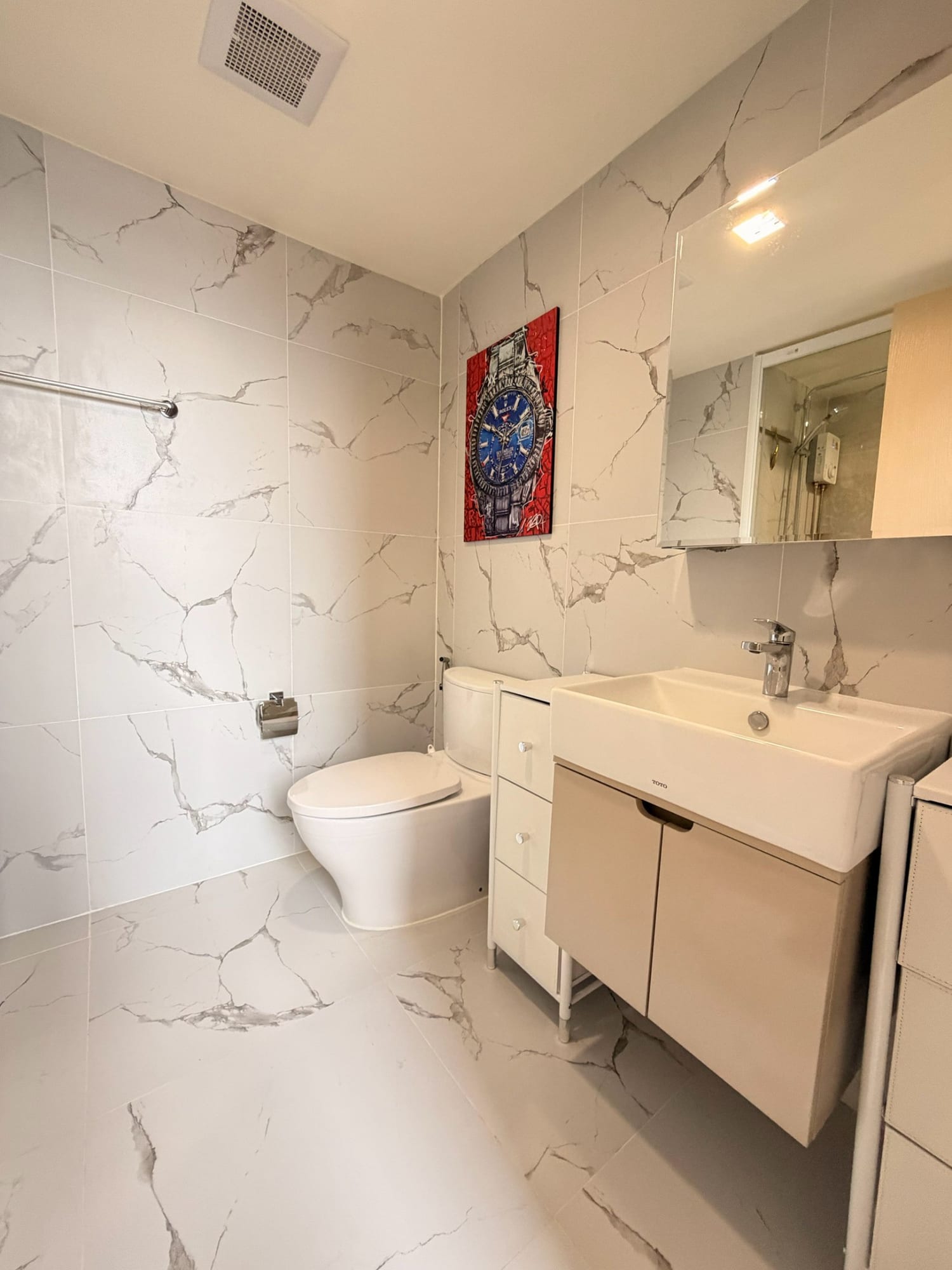 Modern 1-Bed Condo in Central Bangkok - Prime Location, Fully Furnished 10