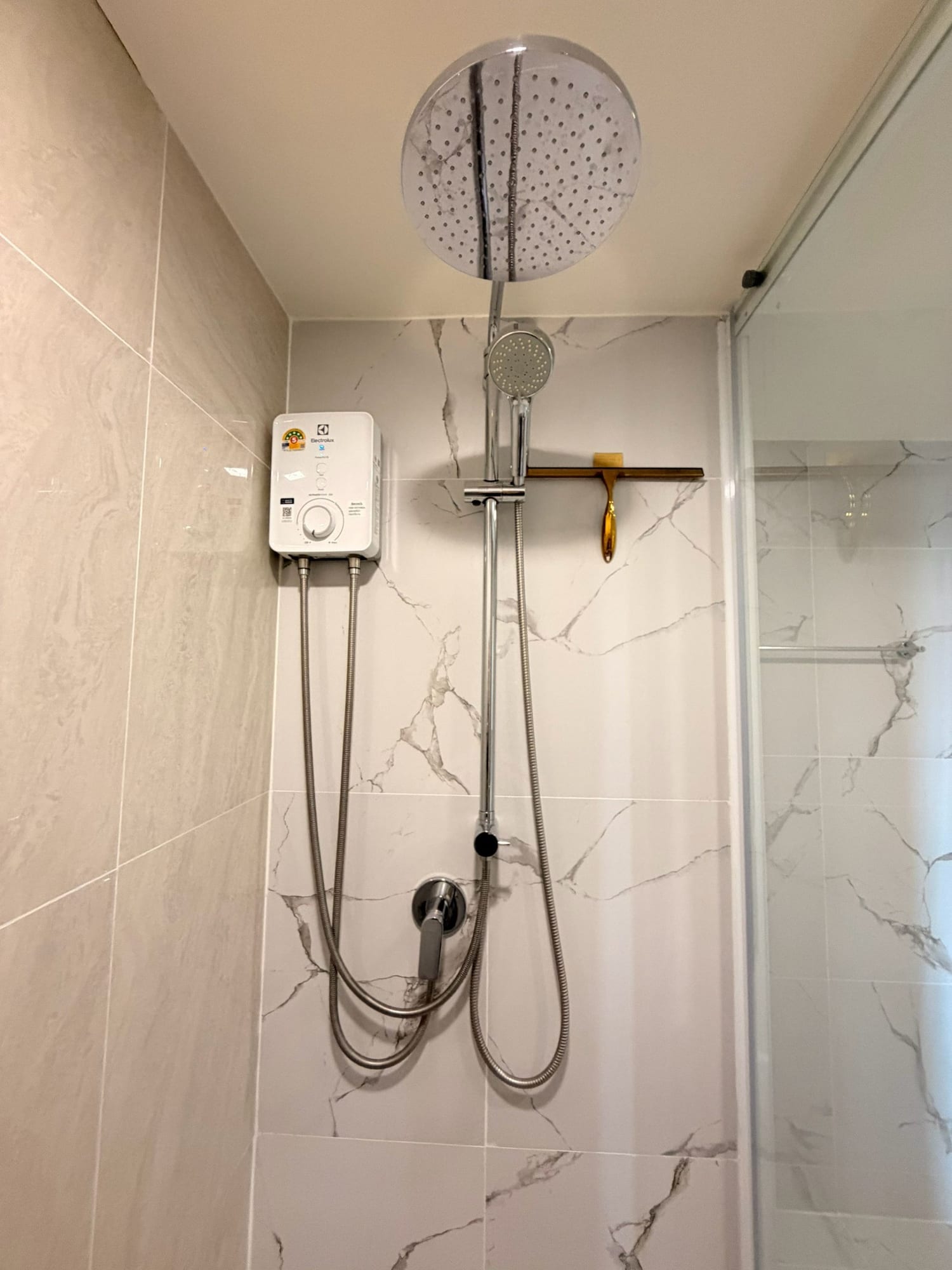 Modern 1-Bed Condo in Central Bangkok - Prime Location, Fully Furnished 12