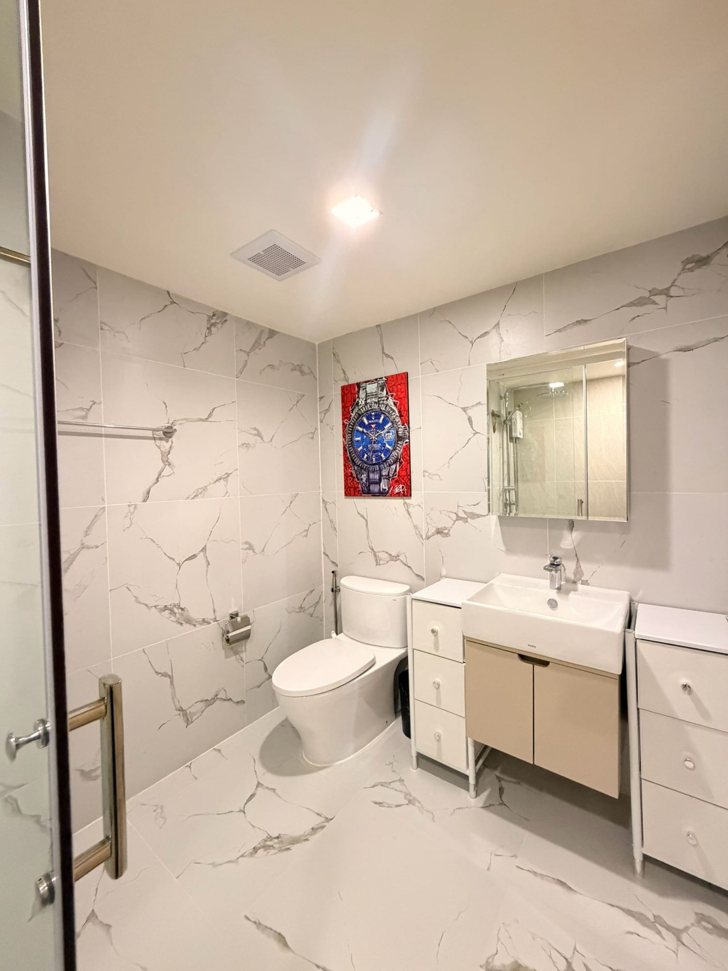 Modern 1-Bed Condo in Central Bangkok - Prime Location, Fully Furnished 13