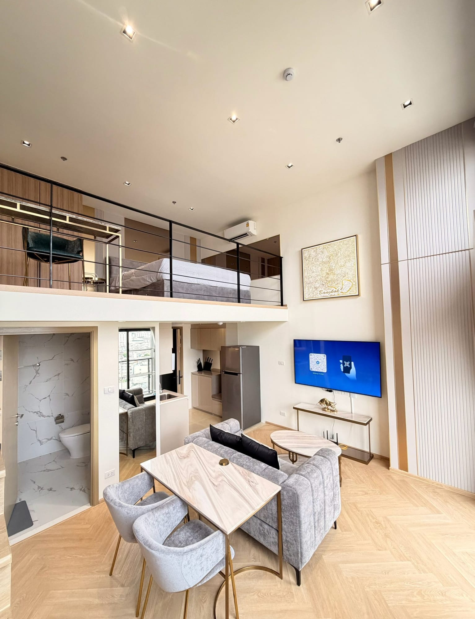 Modern 1-Bed Condo in Central Bangkok - Prime Location, Fully Furnished 15