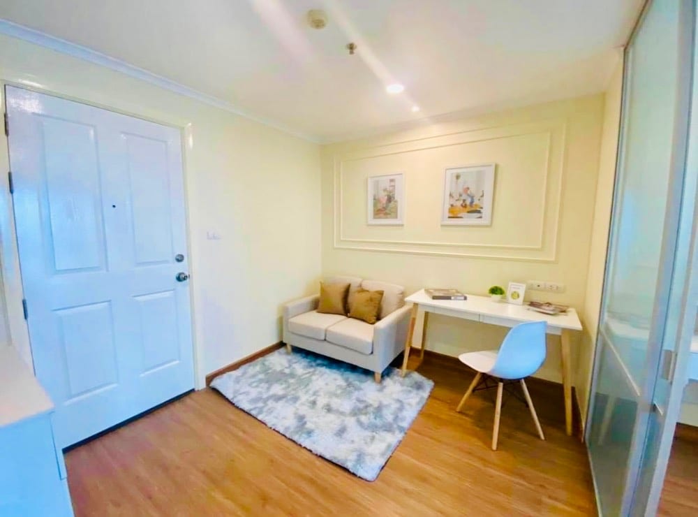 Modern 1-Bedroom Condo in Central Bangkok with City Views 4