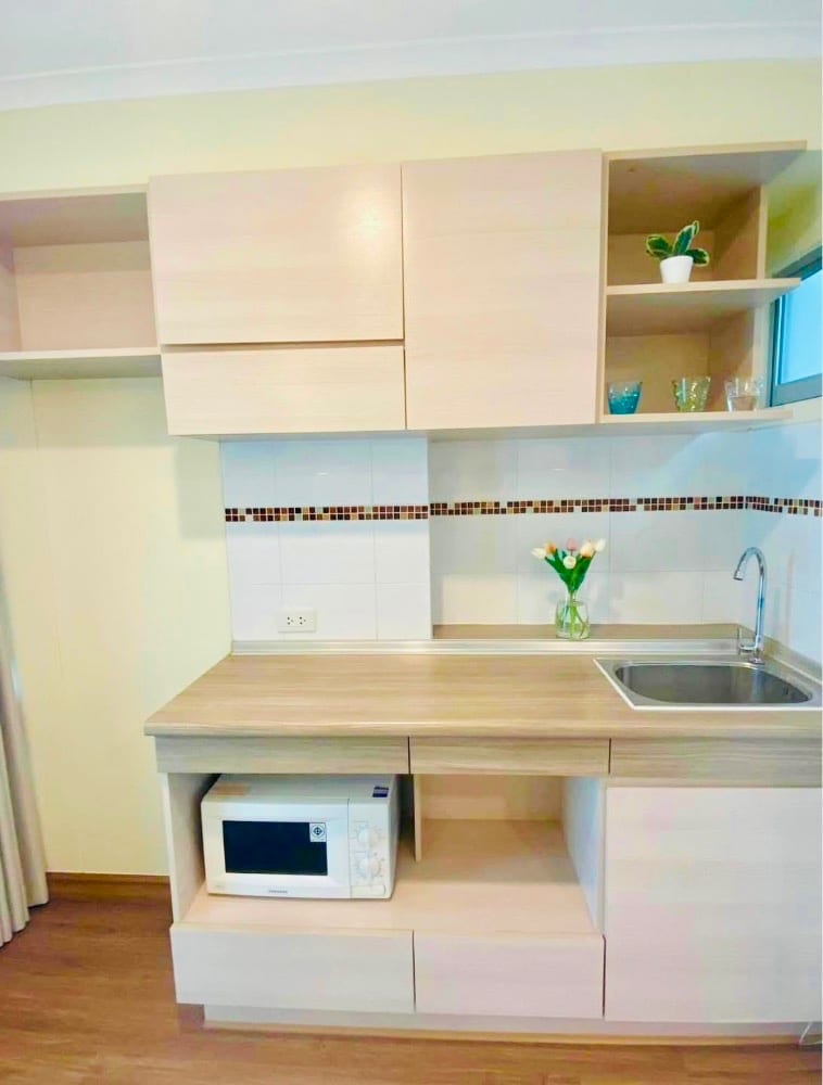 Modern 1-Bedroom Condo in Central Bangkok with City Views 6