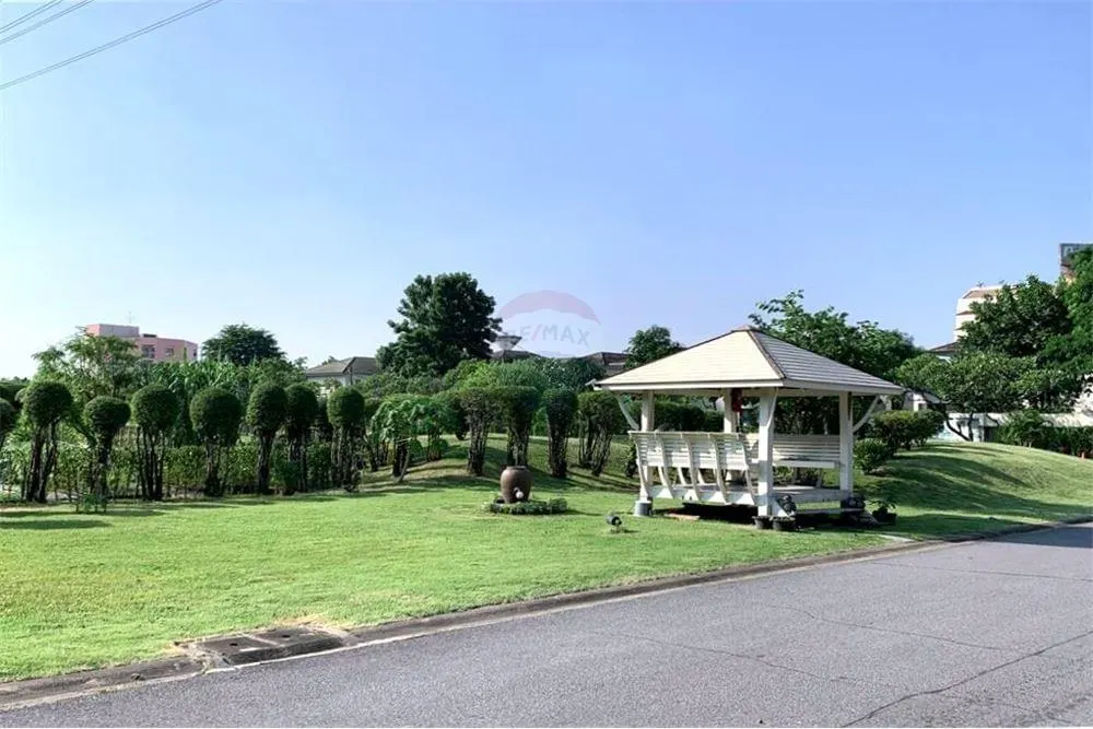 Serene Pattanakarn Pool Home — Private & Connected Rental in supreme luxury gated community 10