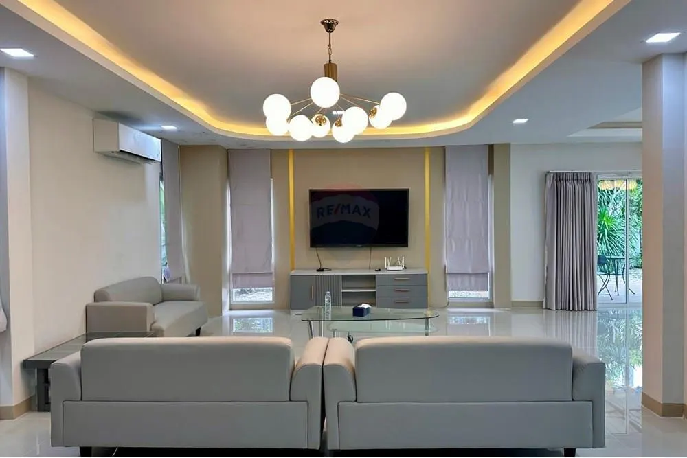 Serene Pattanakarn Pool Home — Private & Connected Rental in supreme luxury gated community 6
