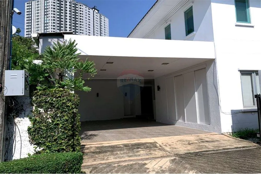 Serene Pattanakarn Pool Home — Private & Connected Rental in supreme luxury gated community 9