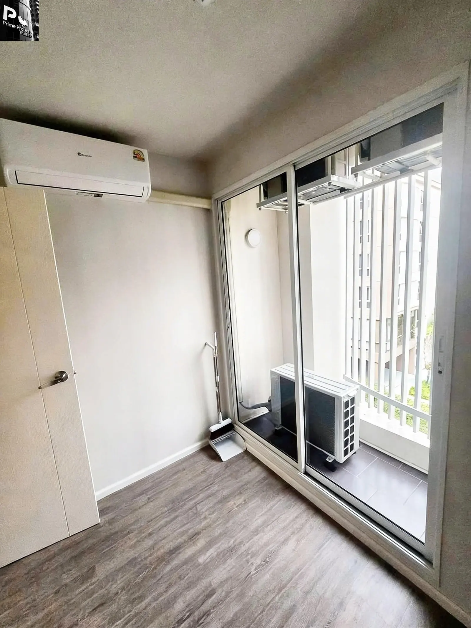 Super Modern 1+0.5 Bedroom Innovative Home: Mini Bedroom Condo at Blue Phahonyothin 35 – ฿4,300,000 6