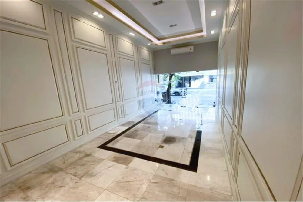 Commercial for sale in Ekkamai — Commercial · Ekkamai