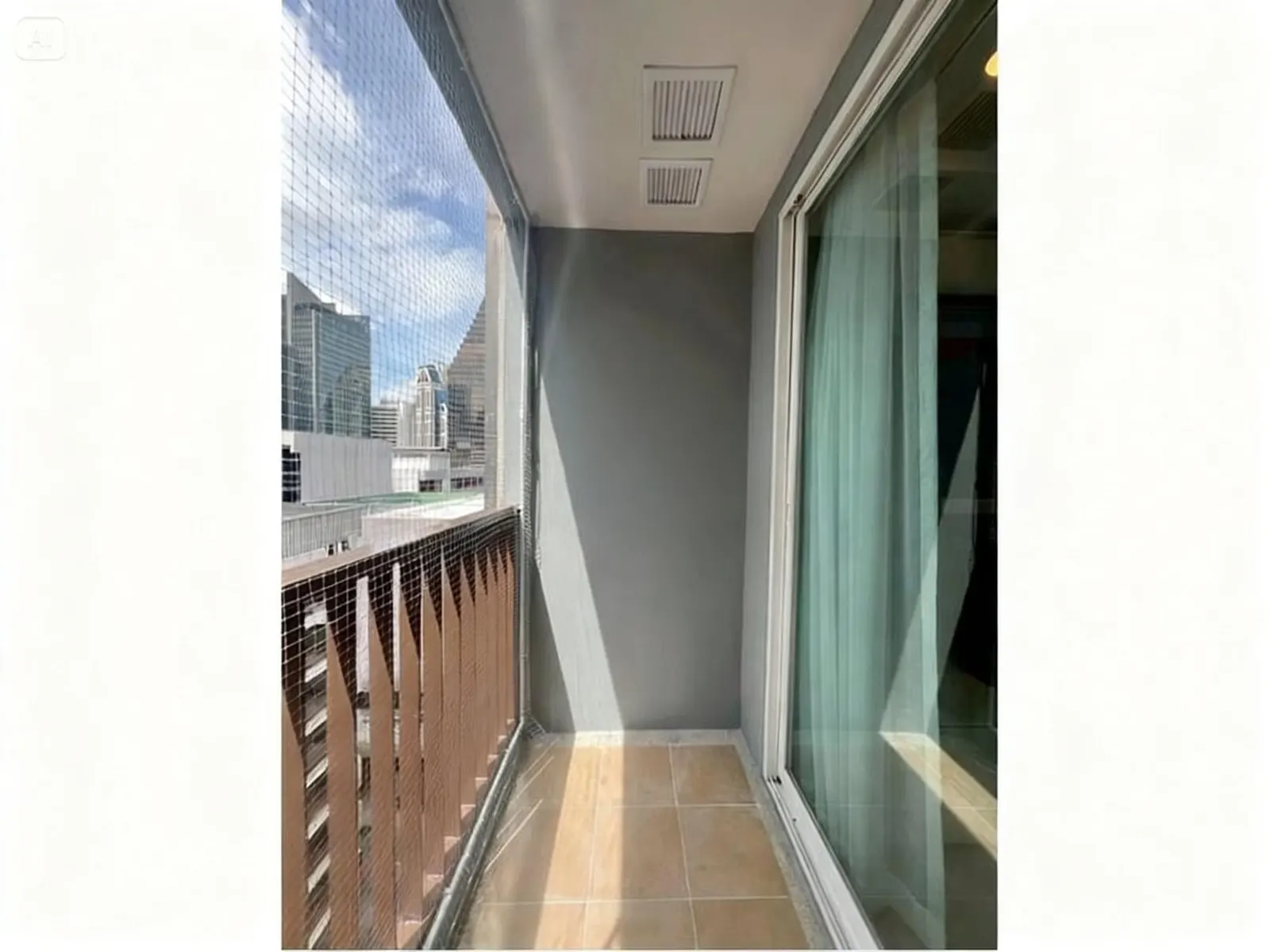 1-Bedroom Condo at 15 Sukhumvit Residences Asoke 5