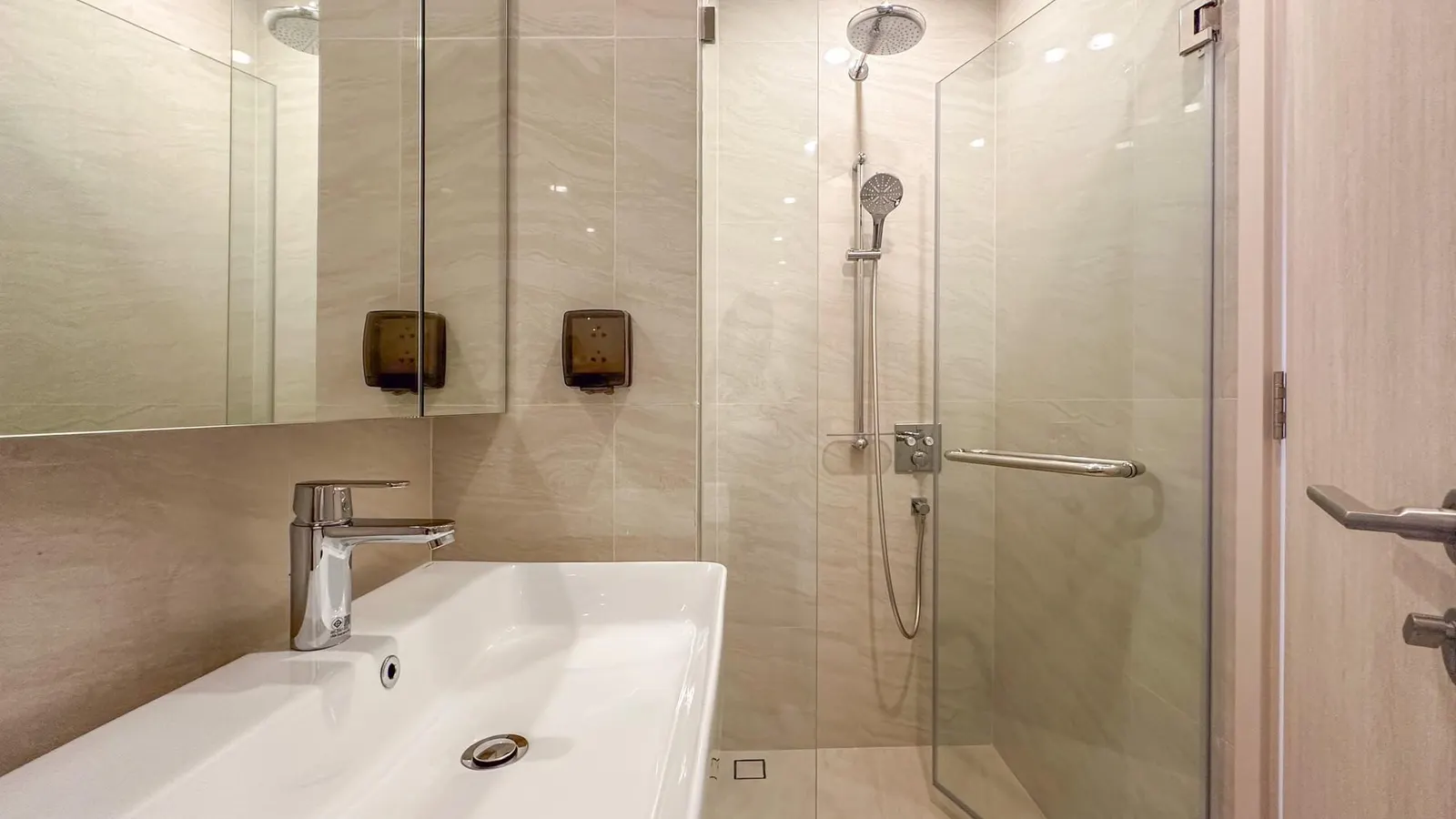 Noble FORM Thonglor Last of the Best Value Minilux 1-beds in the city! 6