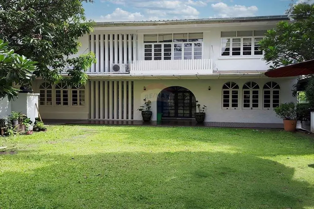 Rare Land Plot with Dual Villas in Ekkamai Soi 63 4