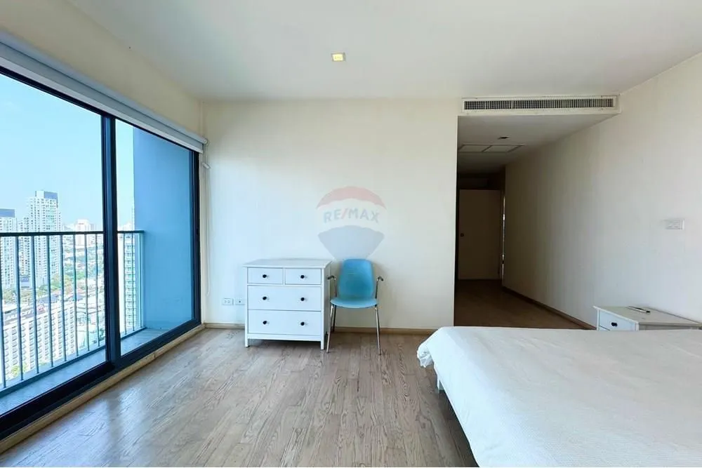Luxury 3-Bedroom Residence — Noble Remix, BTS Thonglor 4