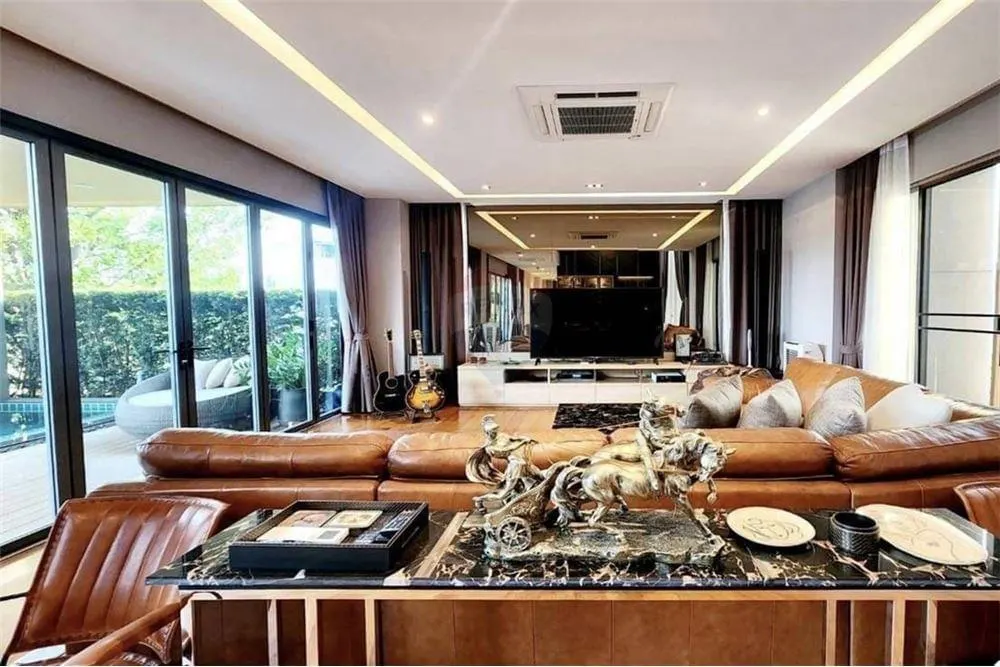 6-bed House for sale in Bangkok — 6-bedroom house · Bangkok