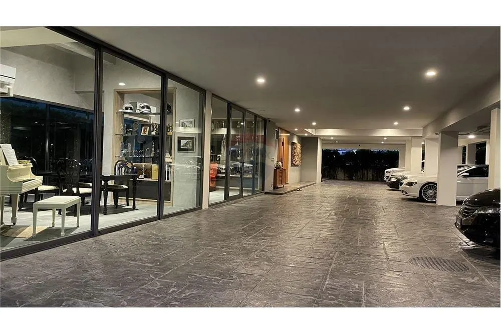 Luxury Mansion in Sukhumvit Soi 71 Phrakanong - 6 bed 5 floor 5