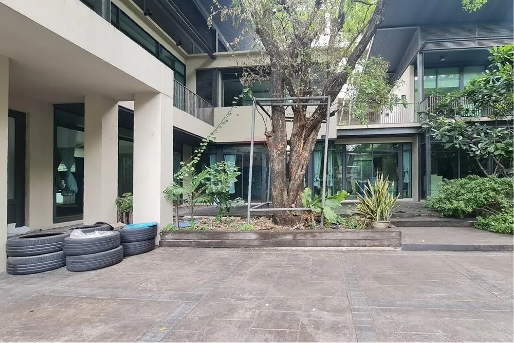 Land in Sukhumvit Phrom Pong — Land with House & Commercial Space 4