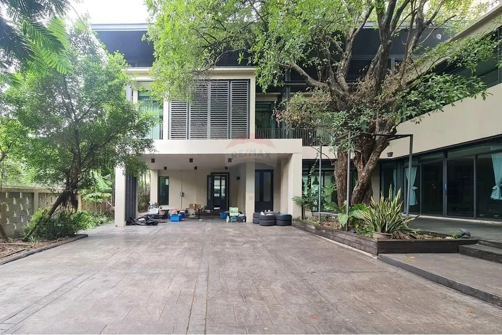 Land in Sukhumvit Phrom Pong — Land with House & Commercial Space 5