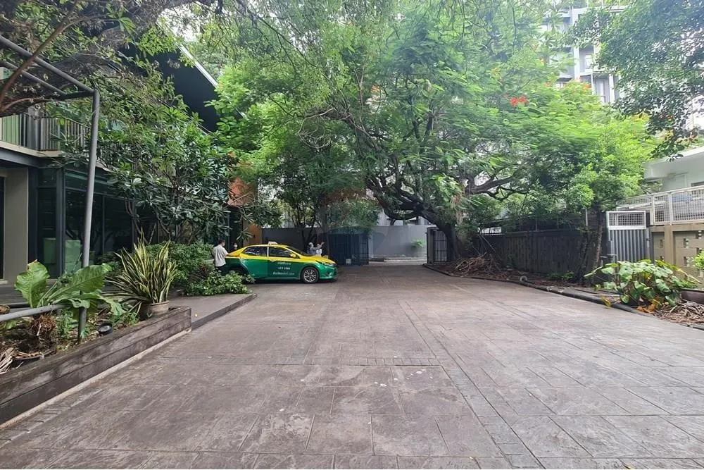4-bed Land for sale in Phrom Phong — Land · Phrom Phong