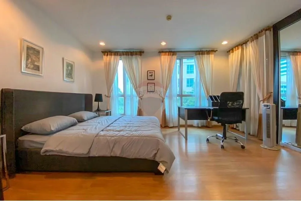 Spacious 2-Bedroom for Rent at The Address Sukhumvit 42 8