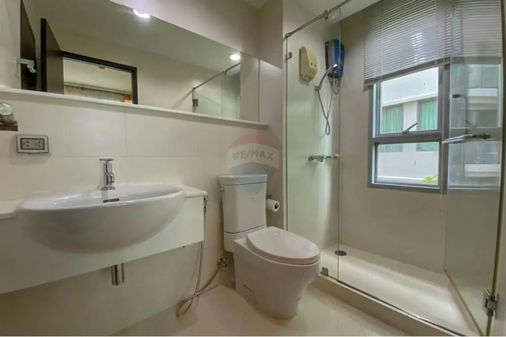 Spacious 2-Bedroom for Rent at The Address Sukhumvit 42 7