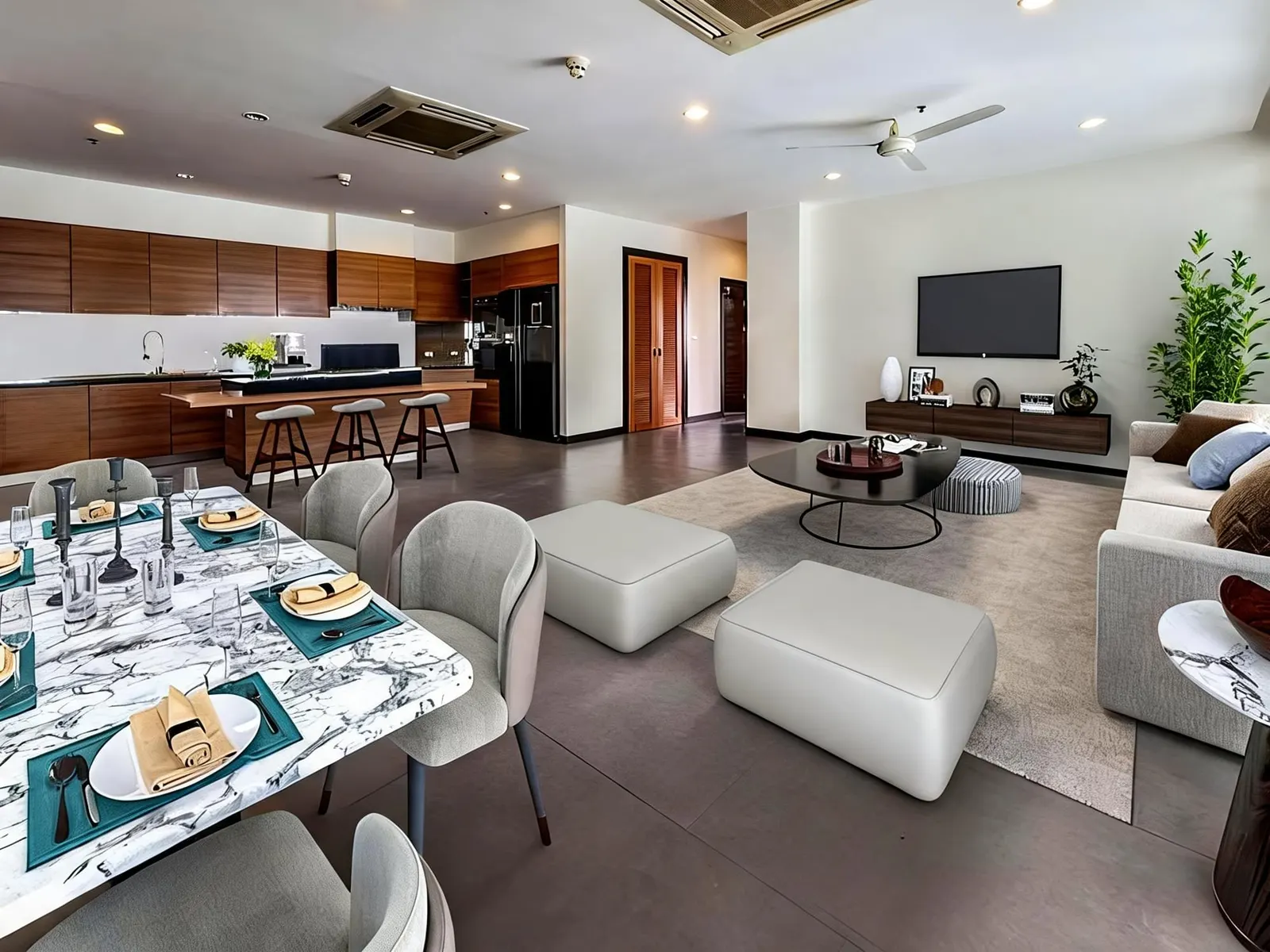 4-bed Condo for sale in Nana — 4-bedroom condo · Nana