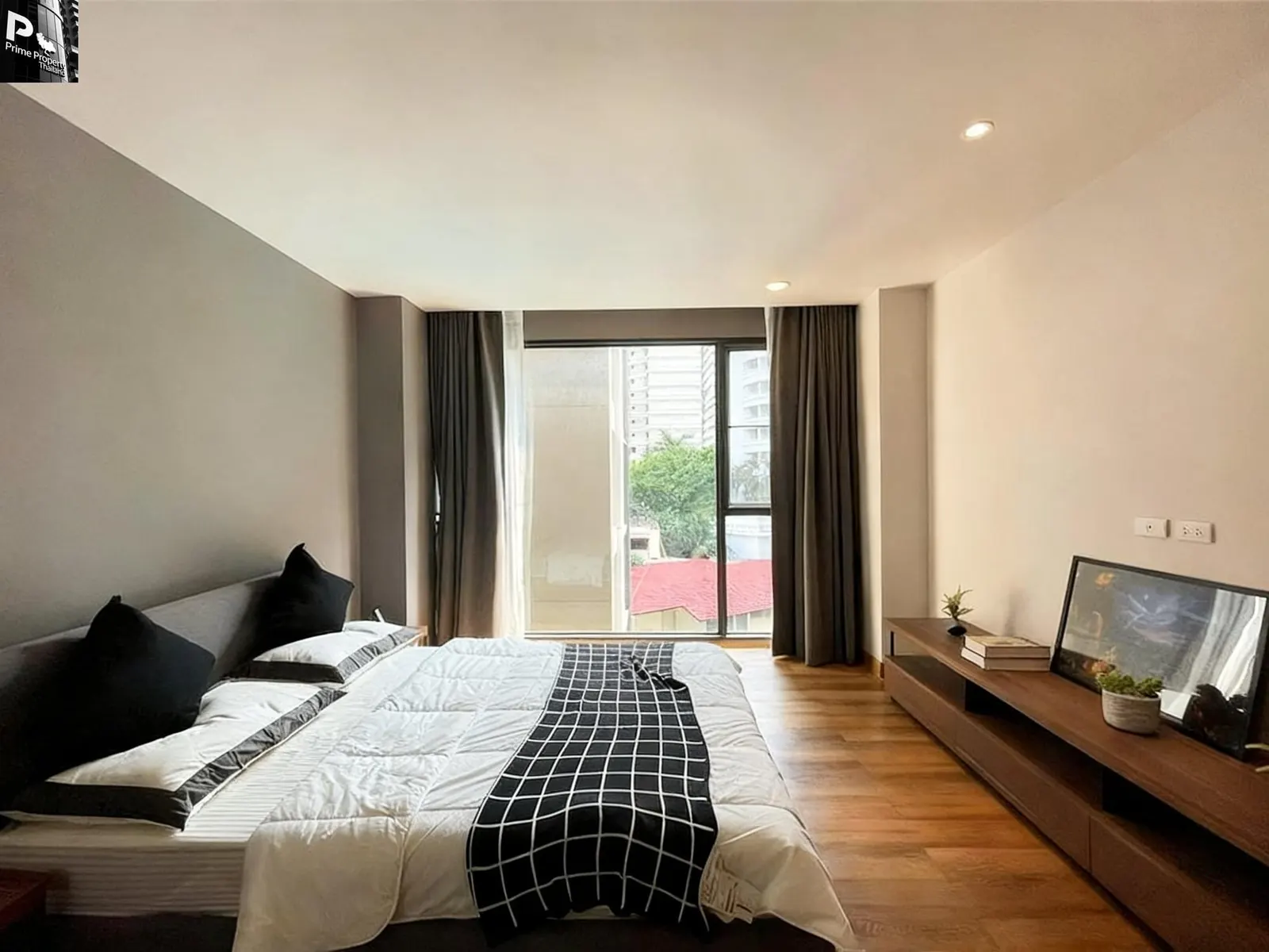 Newly Renovated 3BR Condo for Rent 95K | 140sqm | Near BTS Phrom Phong 5
