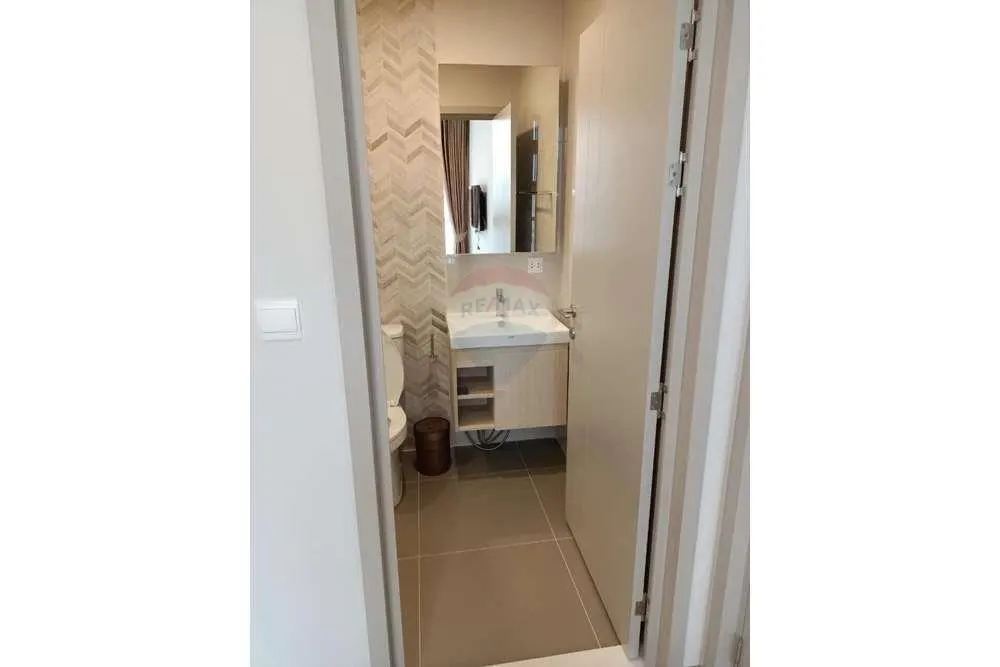 Super Cheap High-Floor 1-Bed Condo at OKA Haus Sukhumvit 36 7