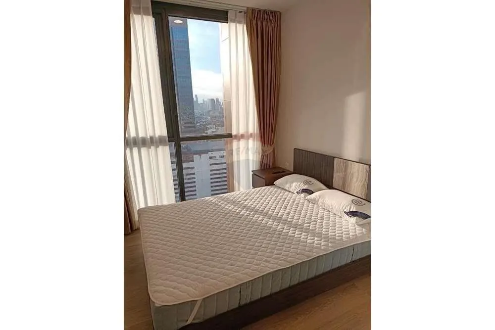 Super Cheap High-Floor 1-Bed Condo at OKA Haus Sukhumvit 36 6