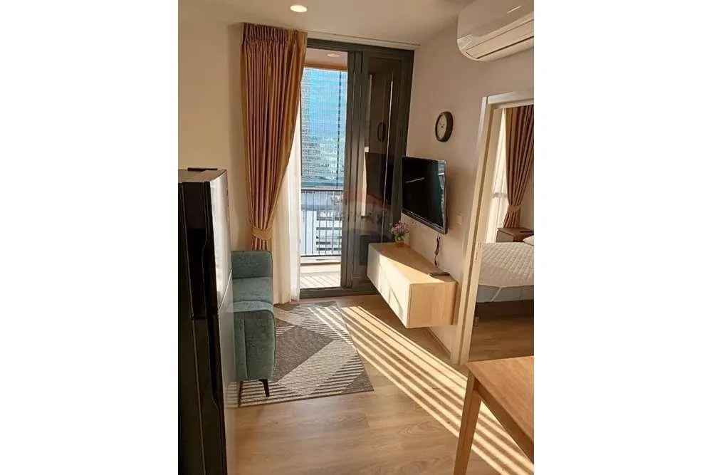 Super Cheap High-Floor 1-Bed Condo at OKA Haus Sukhumvit 36 4
