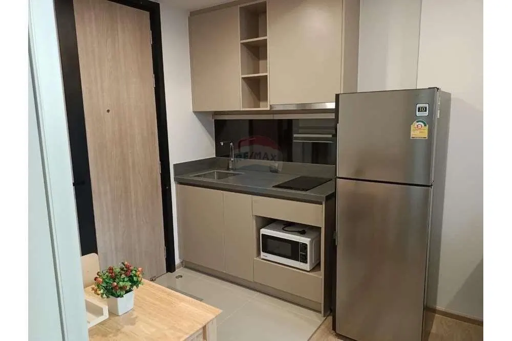 Super Cheap High-Floor 1-Bed Condo at OKA Haus Sukhumvit 36 5