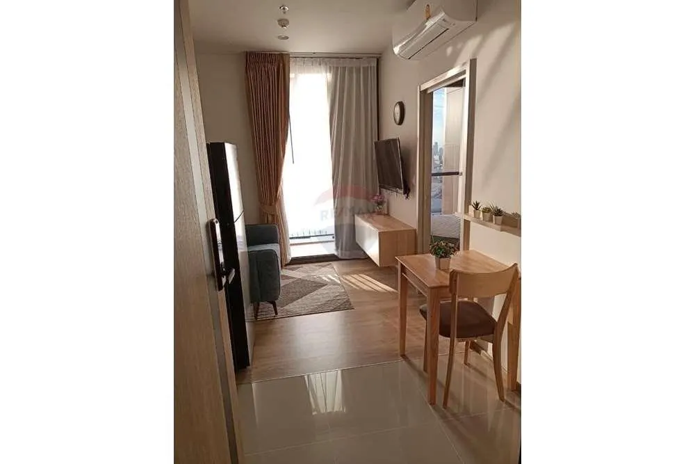 Super Cheap High-Floor 1-Bed Condo at OKA Haus Sukhumvit 36 2