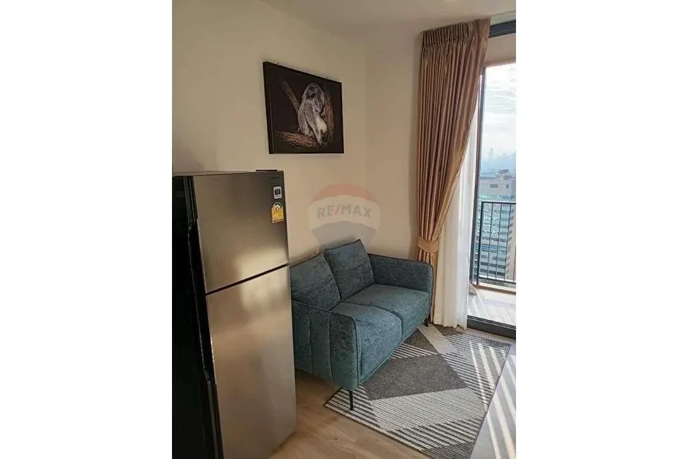 Super Cheap High-Floor 1-Bed Condo at OKA Haus Sukhumvit 36 3