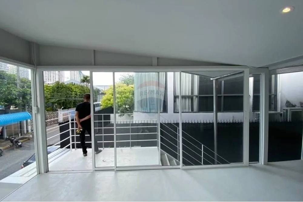 Shop and F&B Office Space for Rent – Prime Thonglor (Sukhumvit 55) 3