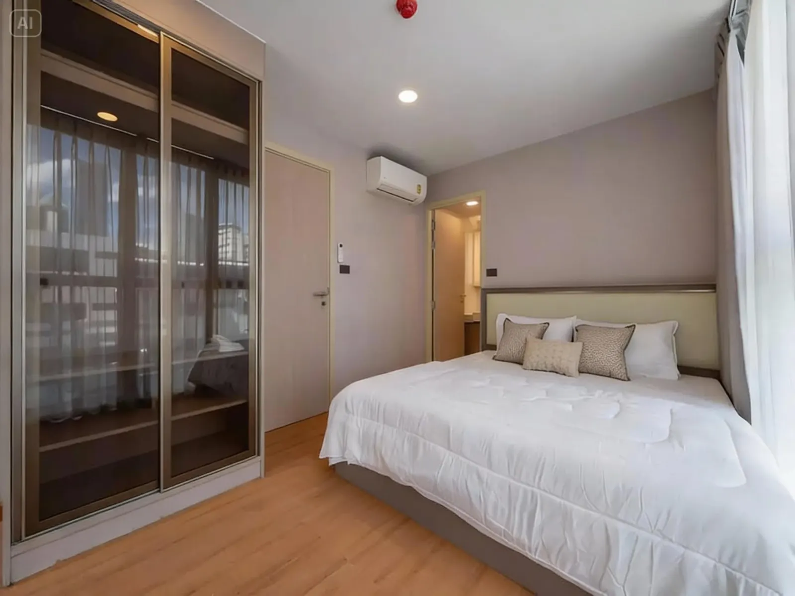 Contemporary 2-Bedroom Residence at Walden Asoke 3