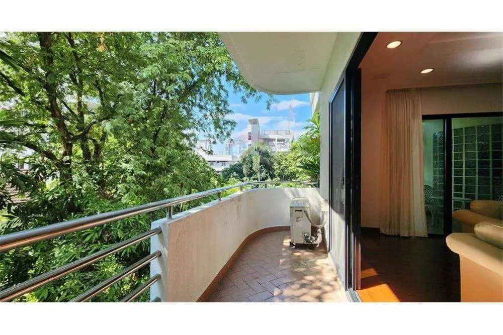 3 Bedroom 3 Bathroom Villa Style Apartment — All Room En-Suite, Heart of Thonglor 8