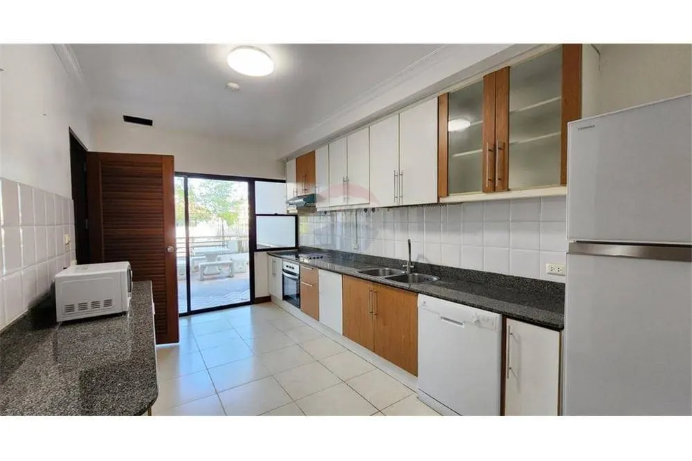 3 Bedroom 3 Bathroom Villa Style Apartment — All Room En-Suite, Heart of Thonglor 4