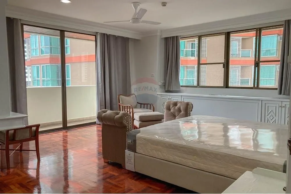 Spacious 4-Room Residence on Sukhumvit 43 — Walk to BTS Phrom Phong 5