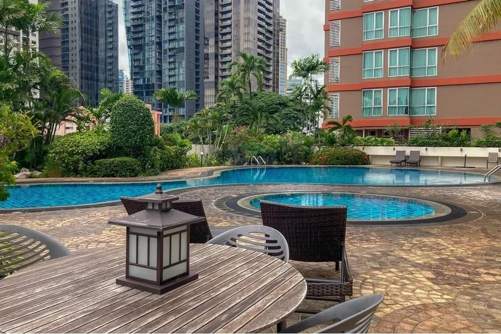 Spacious 4-Room Residence on Sukhumvit 43 — Walk to BTS Phrom Phong 8