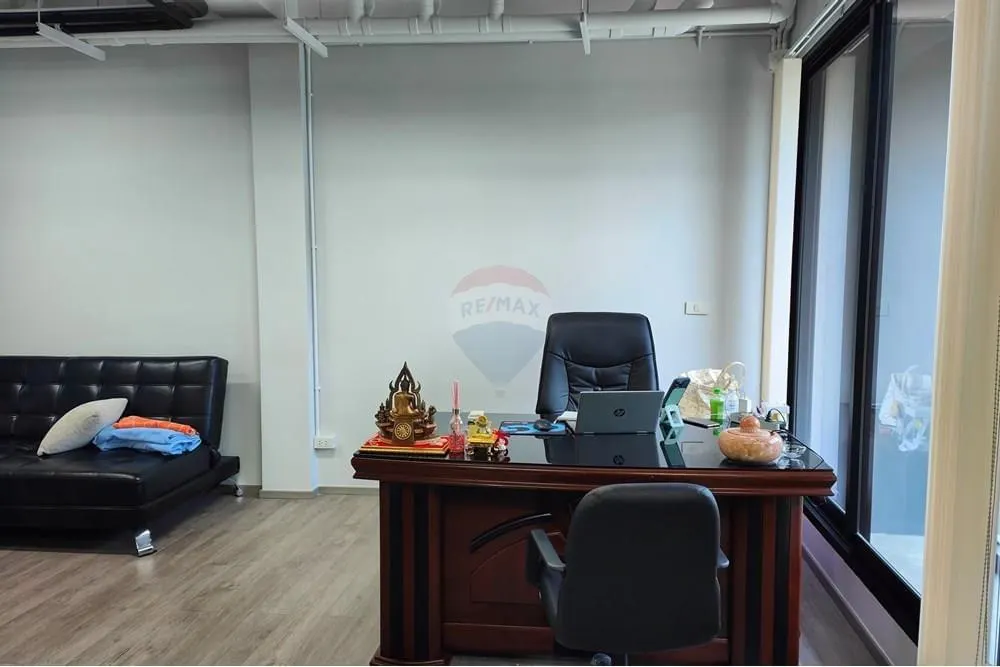 4-Storey Arco Home Office — Prime Ekkamai–Ramintra Location, Near CDC 5