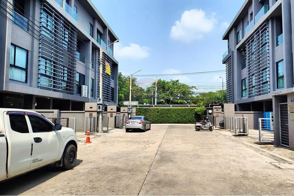 4-Storey Arco Home Office — Prime Ekkamai–Ramintra Location, Near CDC 6
