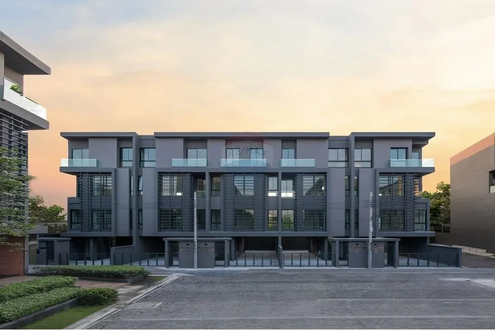 2-bed Commercial for sale in Ekkamai — Commercial · Ekkamai