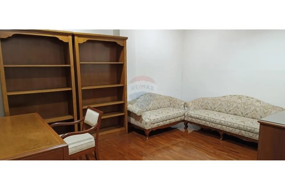 Traditional 4-Storey Townhome — Prime Thonglor Location 8