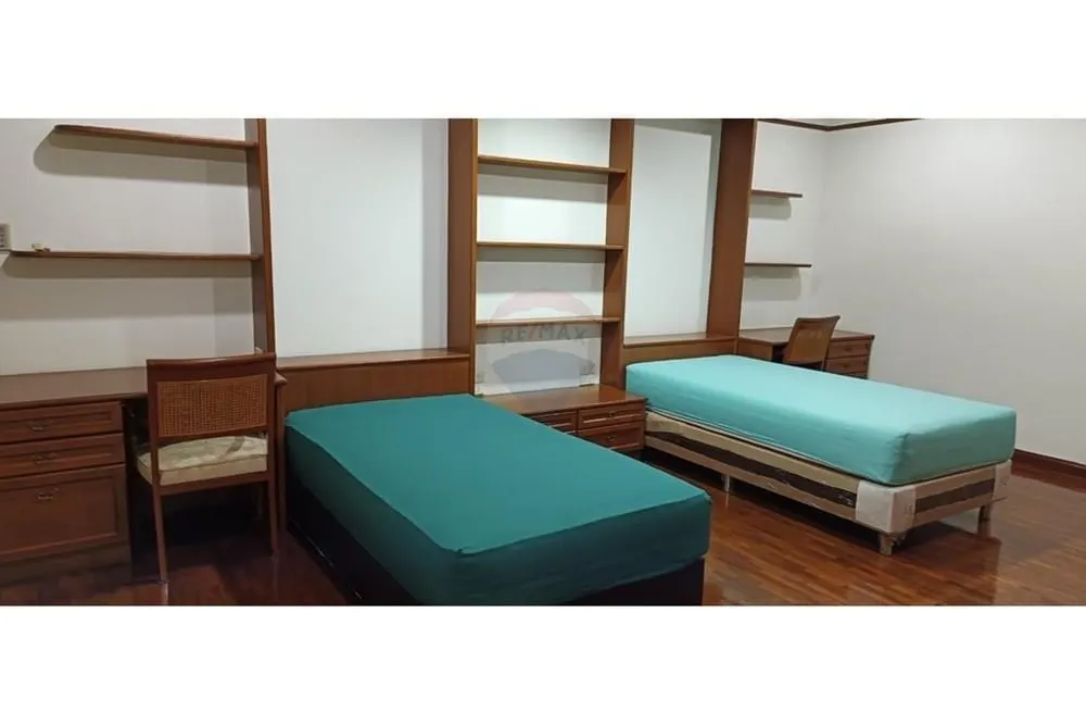 Traditional 4-Storey Townhome — Prime Thonglor Location 4
