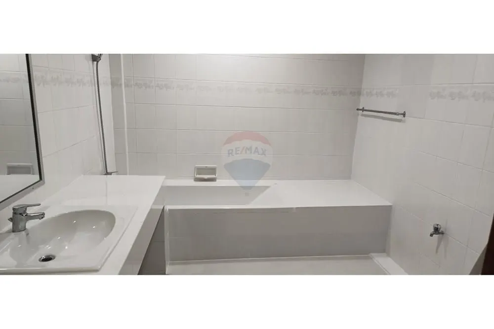 Traditional 4-Storey Townhome — Prime Thonglor Location 2