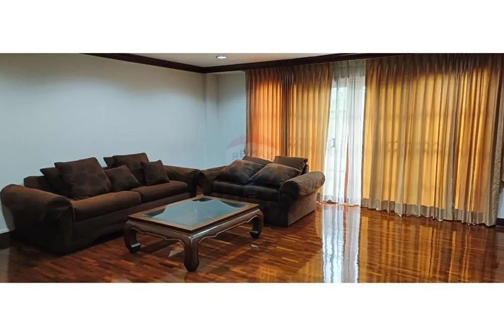Traditional 4-Storey Townhome — Prime Thonglor Location 7