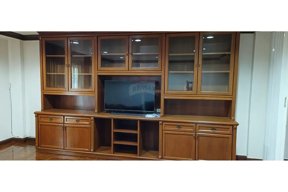 Traditional 4-Storey Townhome — Prime Thonglor Location 3