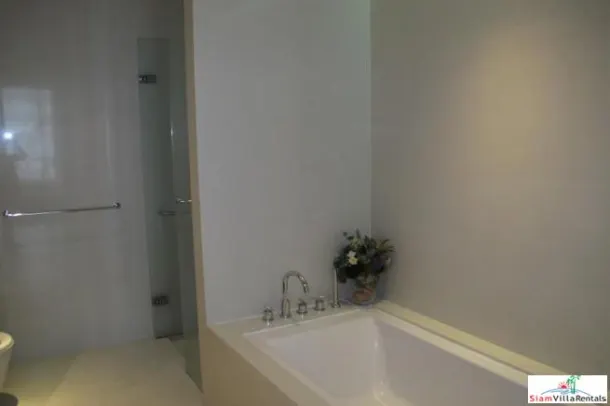 Domus Sukhumvit 18 - Enjoy Garden and Swimming Pool Views from this Modern Three Bedroom Condo on Sukhumvit 18 3
