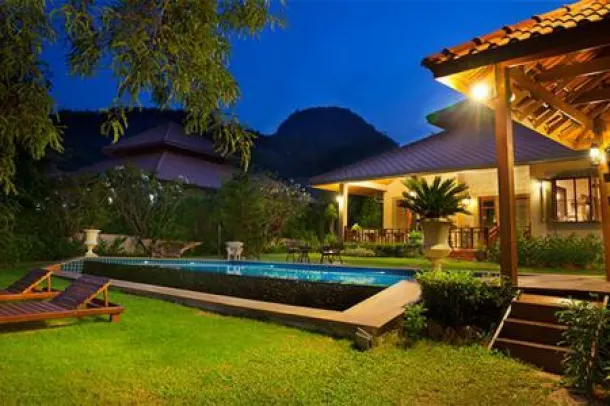 WHITE LOTUS 2 : Luxury Balinese Style Pool Villa 3