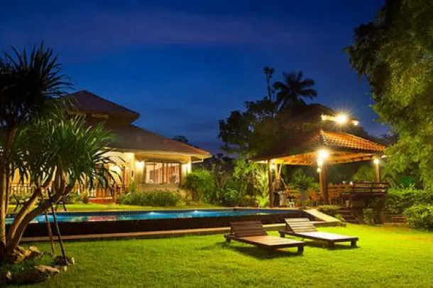 4-bed Villa for sale in South Hua Hin (Soi 88-112) — 4-bedroom villa · South Hua Hin (Soi 88-112)