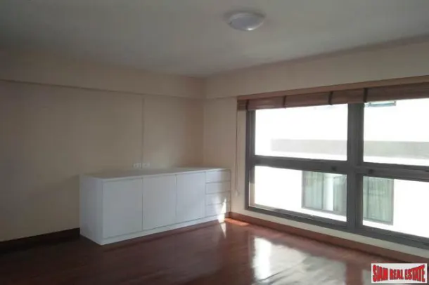 Large Four Storey House Suitable for Living and Office Space in Phrom Phong 4