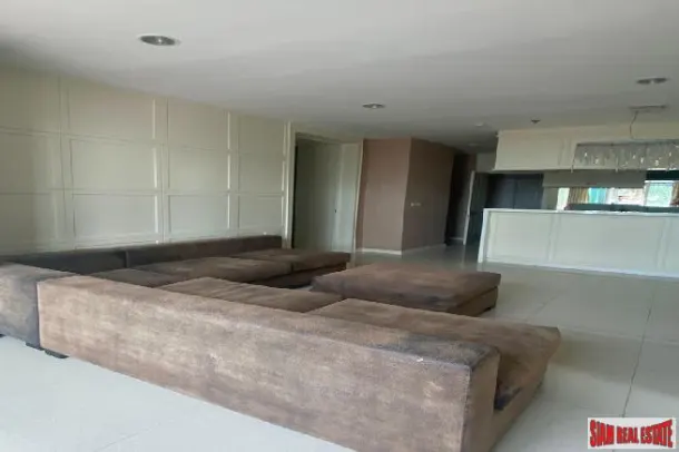 Baan Sathorn Chao Phraya Condominiums - Modern 2 Bedrooms and 2 Bathrooms for Rent in Krung Thonburi Area of Bangkok 2